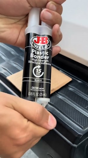 Reparaciones Duraderas con JB Weld Plastic Bonder