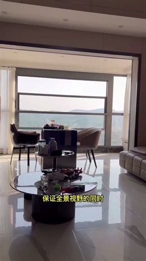 ベランダに洗濯物を干して、窓はどうやって開けますか。側圧引き上げ窓が完璧に解決！アップグレードして、遮らず、太陽の光が入ってきて、服の乾きが速い。