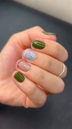 Clai | unhas naturais on Instagram: "Inspirações de Unha combinando glitter ✨ 6 de 7 💚 usei: • sorte lançada impala • bye bye pé podi anita • batida de coco + glitter • top coat efeito gel colorama Id verde: CLAPSS-MYUC @mercadolivre (cole no buscador do app) ✨Aproveite a Data Dupla: há ofertas incríveis no Mercado Livre.. com descontos, entrega rápida e com segurança! #nails #unhas #esmaltacao #DataDupla #MercadoLivre"