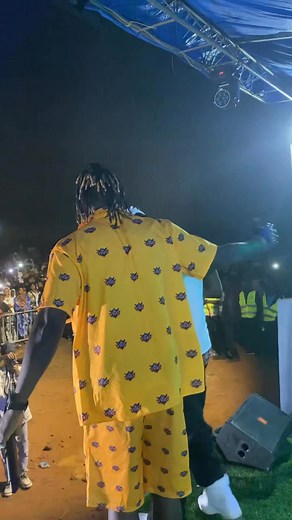 Notre doyenne Araphan Dj Officiel a fini de parler donc un grand merci à toi Koto 🙏 Lil freshh 224 le nouveau boss 🥷 Cette génération sans toi aurait qui ??? T’es la référence de tout une génération 😎 et on est vraiment fier de toi ✊ | Oumar PFP GANG