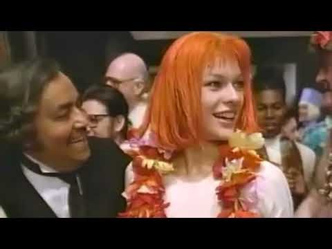 Leeloo and Corbin Arrive on Fhloston Paradise / The Fifth Element 1997