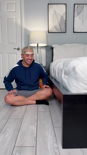 Hungry frog game with monster 🐸 #monsterundermybed #fungame