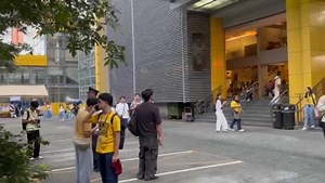 WATCH: A UST security guard directs students to move to the Plaza Mayor to attend the Paskuhan Mass on Wednesday, Dec. 17. Video by Rovy Jilyn Fraginal/ THE FLAME | The Flame