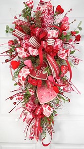 I love this sweet Valentine Swag wreath design taught to our members. To learn how to start or elevate your silk flower skills, join us in our exclusive Everbloom Design Club, currently accepting new members. everbloomdesignclub.com | Southern Charm Wreaths