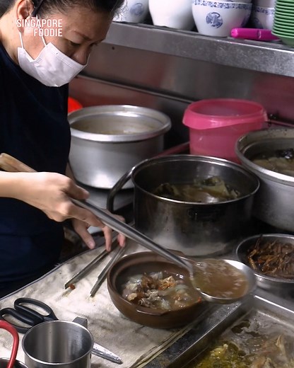 This stall is famous for its soft-shelled Turtle Soup (a Chinese royalty food in Singapore) 😱 | Singapore Foodie