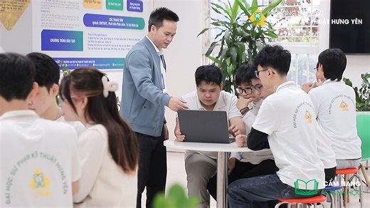 🔥 CƠ HỘI VÀ VỊ TRÍ VIỆC LÀM CỦA SINH VIÊN NGÀNH KHOA HỌC MÁY TÍNH ☑️ Khoa học máy tính là một lĩnh vực liên quan đến việc nghiên cứu, phát triển và ứng dụng các thuật toán, cấu trúc dữ liệu và phương pháp tính toán. Ngành học này áp dụng những thành tựu mới nhất về trí tuệ nhân tạo (AI) trong phát triển các sản phẩm phần mềm, ứng dụng thực tiễn. ☑️ Ngành Khoa học máy tính đã thay đổi mạnh mẽ cách chúng ta sống và làm việc hiện nay. Ngành này đã tạo ra những cơ hội mới và giải quyết vấn đề thách