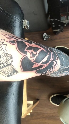 Take me back to getting tattoos please #fyp #foryoupage #foryou #blackworktattoo #blackink #inkedup #kneetattoo #tattooprocess #ink #tatts