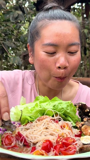 😂😂😂😂ມື້ນີ້ຫລານເພີ່ນພັກຮຽນ ພໍ່ເຖົ້າກັບຫລານກະຊິຄຶກຄື້ນແນ່#ລັດດາ #ກິນສົ້ມ #viraltiktok #fypage #tiktoklaos🇱🇦