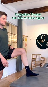 Slidgigt i hoften??Stivhed eller ømhed i hoften?Idag får du en 2 minutters tyvstart på dagen, for din hofte. Øvelserne er ‘designet’ til at kunne laves på sengekanten, som dagens første punkt - men hvis du oplever at det er rart at få arbejdet med din hoftes mobilitet, vil jeg anbefale at du arbejder med øvelserne et par gange om dagen. Øvelserne er lige til at gå til, og hvis du oplever problemer med nogen af dem, er du velkommen til at bruge kommentarerne nedenfor til spørgsmål. Hvis du vil gø