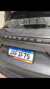 Porsche Cayenne Hydrid 🏁 Nenhum outro frame ficaria tão bom nessa nave quanto o Frame V1 Alemanha 2. Combinação perfeita, com classe e estilo. Tudo num só produto. Afinal, essa Cayenne merecia né! #personalização #design #inovação #personalizados #segurança #porsche #porschecayenne #molduraplacamercosul | Frames On