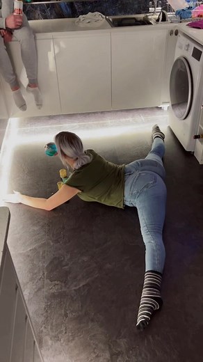 When you don’t want to share any drinks so you make the rules that you have to do the splits to have one: #fyp #foryou #fypシ #foryoupage #splits #challenge #tiktokchallenge #splits #fypシ゚viral #bendy #contortionist #middlesplit #boxsplit