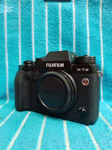 Yeo Alex on Instagram: "🇸🇬 Fujifilm XT2 body is used but working condition #fujifilm #xt2 #photography📷 #nearby"