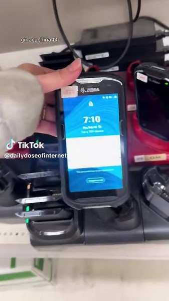 Daily Dose (@dailydoseofinternet) - Hilarious Fails: Funny Moments Caught On Camera