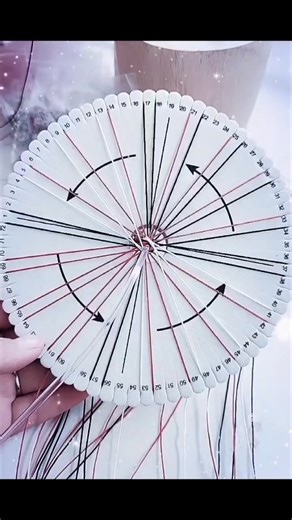 3K views · 55 reactions | Little square pattern, slowly taking shape 淋 Each pass locks the design in place, one row at a time. Quiet work, steady rhythm, handmade details. 勺懶 #SquarePattern #HandBraided #MiniVlog #CraftAesthetic #SlowMade #FiberDetails #BehindTheCraft | Kumihimo | Facebook