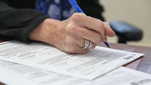 Modelo 145: el documento que necesitas para evitar problemas con la nómina en 2025