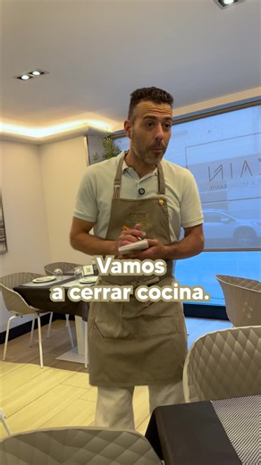 👀 Todos los que hemos trabajado de cara al público sabemos que la realidad supera a la ficción. 🤫🔥 #HumorHosteleria #CamarerosSinceros #CosasDeCamareros #Restaurantes #Humor #DeCaraAlPublico #VidaDeCamarero #Zain