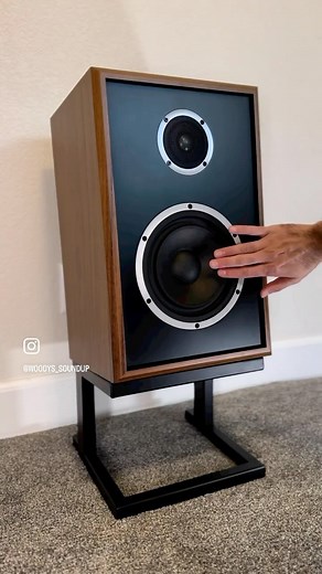 2.3K views · 42 reactions | Hands on with the KLH Model Three. Love their style, compact size and excellent performance! #soundup #klhaudio #hifi #audio #music #audiophiles #style #vintagestyle | Woodys Soundup | Facebook