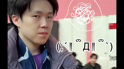 头：瞅谁都深情？呵～