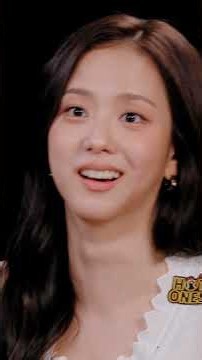 JISOO on Hot Ones NOW!