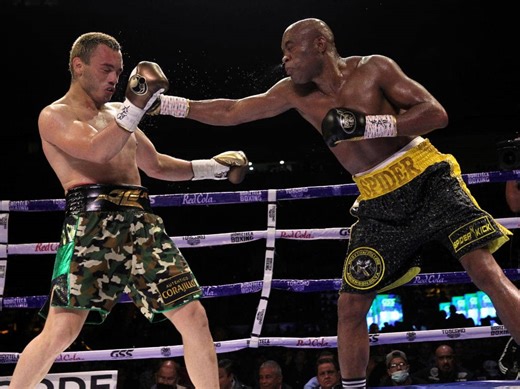 Anderson Silva Defeats Julio Cesar Chavez Jr - Results & Photos