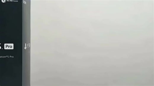 索尼PS5家用游戏主机画面清晰流畅，操作响应快，家庭娱乐首选。4K高清体验，游戏加载迅速，沉浸感强，适合日常休闲娱乐。