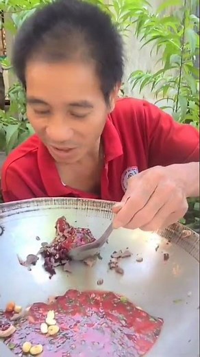 siêu cao thủ ăn tiết canh cả chảo #shorts