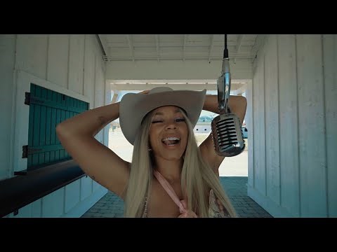 Tanner Adell - Buckle Bunny - Barnyard Session