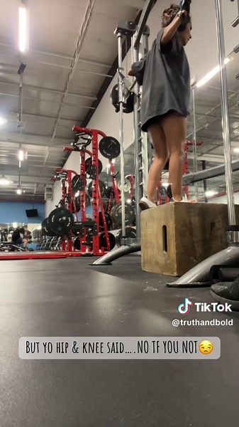 Just a mama trying to keep these joints moving…..and FAILED!!🤪#gymtok#gymfail#nopro#momswholift#fyp#legdays#40sclub