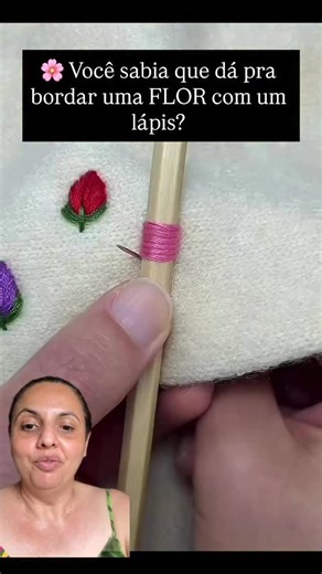 Patrícia Ribeiro on Instagram: "🌸 Você sabia que dá pra bordar uma FLOR com um lápis? Com o auxílio de um lápis, você cria um bordado lindo, delicado e super fácil de fazer. Criatividade simples que dá um resultado incrível! ✨🪡 👉 Eu dou nota mil. E você? #dicasecuriosidadesbypaty #TruquesDaPaiy #BordadoCriativo #ArtesanatoFácil #VocêSabia"