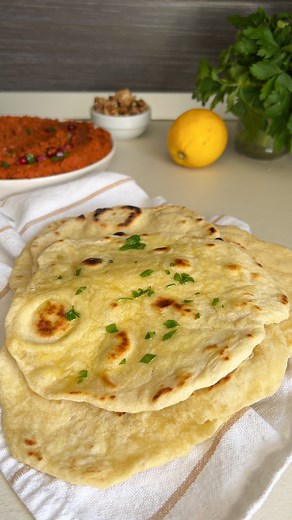 Andreea Dumitru on Instagram: "Cele mai bune lipii pe care le-am incercat Ai nevoie de: ▪️200g faina ▪️120ml apa calduta ▪️35ml ulei de masline ▪️1/2 lingurita praf de copt ▪️1/2 lingurita sare ▪️unt & patrunjel (optional) Pune intr-un bol toate ingredientele de mai sus si amesteca bine. Apoi, framanta 2-3 minute aluatul si imparte-l in 8 parti egale. Ia fiecare parte si intinde-o cat mai subtire cu un sucitor, pudrand blatul si sucitorul cu multa faina. Incearca sa le faci foarte subtiri si cat