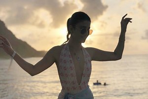 Paula Fernandes recebe declaração de jornalista - Portal Área VIP