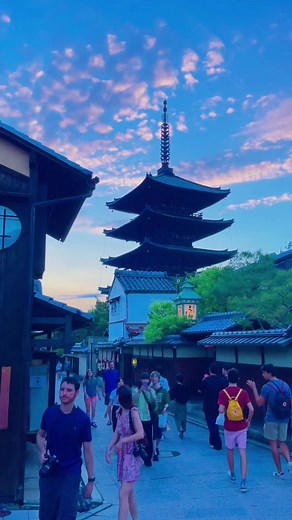 清水寺の絶景: 日没前の美しい風景