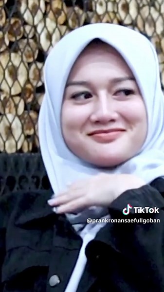 Prank Menggemaskan: Cewek Cantik dan Hijab