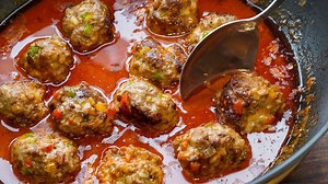 Cheesy Meatballs in Tomato Sauce Recipe