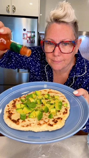 🍞 The Easiest Flatbread You’ll Ever Make (Just 2 Ingredients!) The recipe is in the comments. ⬇️ This is hands down one of my favourite “cheat recipes.” Equal parts flour and yoghurt and BOOM — you’ve got fluffy, golden flatbreads ready in minutes. 🙌 They’re soft, warm, and ridiculously versatile. I use them for wraps, mini pizzas, dipping into curries, or just hot out of the pan with a smear of butter. 🥙🍕✨ The best bit? No yeast, no waiting, no stress. Just mix, roll, cook, eat — and watch 