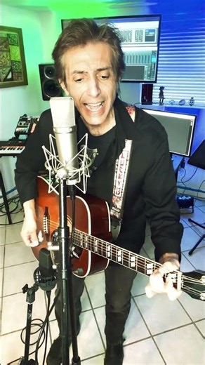 Kimon covers Born To Run #brucespringsteen #borntorun #acousticguitar #gibsonhummingbird