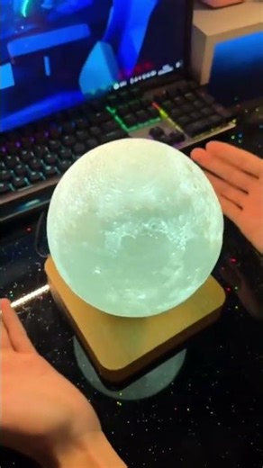 VGAzer Levitating Moon Lamp