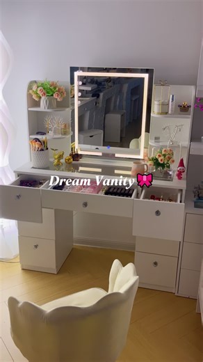 Elegant Dream Vanity Mirror Ideas for Holiday Decor