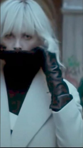 How Does Charlize Theron Perfect Her Martial Arts Skills? चार्लीज़ थेरॉन अपने मार्शल आर्ट कौशल