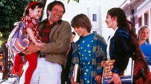 'Mrs Doubtfire' cast reunites after 25 years, remembers Robin Williams