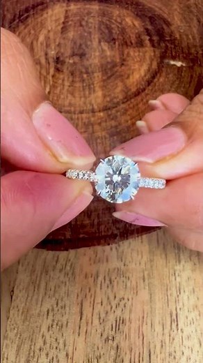 18K White Gold Round Cut Solitaire Engagement Ring for Women – Classic Diamond Ring 💍✨