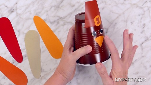Fun DIY Turkey Bowling Game for The Kids! Get the Turkey Bowling Printable Here ➜ http://bit.ly/turkeybowling | Hadley Designs