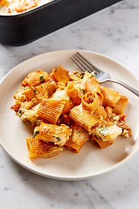 264K views · 6.4K reactions | There's no need to do layer after layer, putting together a traditional lasagna when you have this recipe for lasagna casserole. It's easier but just as delicious! Full recipe in the comments! | Wyse Guide | Facebook