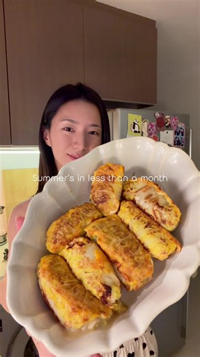 Recipe for diet friendly cabbage dumplings! 🥟 Cabbage dumplings 1 block firm tofu 1 large can tuna (can replace with any minced meat) Napa cabbage leaves (microwave 2 min to soften) 1 egg for coating Salt & pepper 🤫 Secret dipping sauce 1 tbsp light soy sauce 1 tbsp vinegar 1 tbsp water 1 tsp gochugaru (chilli flakes)