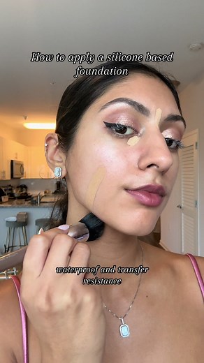 Make the most out of your silicone-based foundation with this application tip! #makeuptutorial #foundationroutine #foundationtips #foundationtipsandtricks #makeuptips
