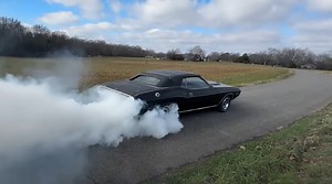 Son Revives Dad's 1970 Dodge Challenger, It's a Rare R/T Convertible