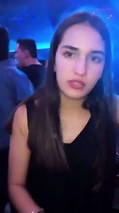 Todos quisiéramos tener una amiga así... 🍷✋ | Telehit