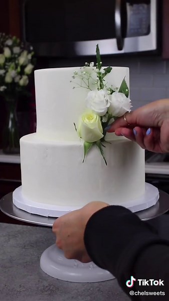 Creating a Charming Small Wedding Cake: Part 2