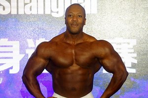 Slavni bodybuilder u 46. godini iznenada umro od srčanog udara: bio je najstariji nositelj titule ‘Mister Olympia‘, a prije dvije godine optužen je za silovanje kolegice