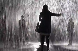 Amazing rain room exhibition lets you walk through rain without getting wet.